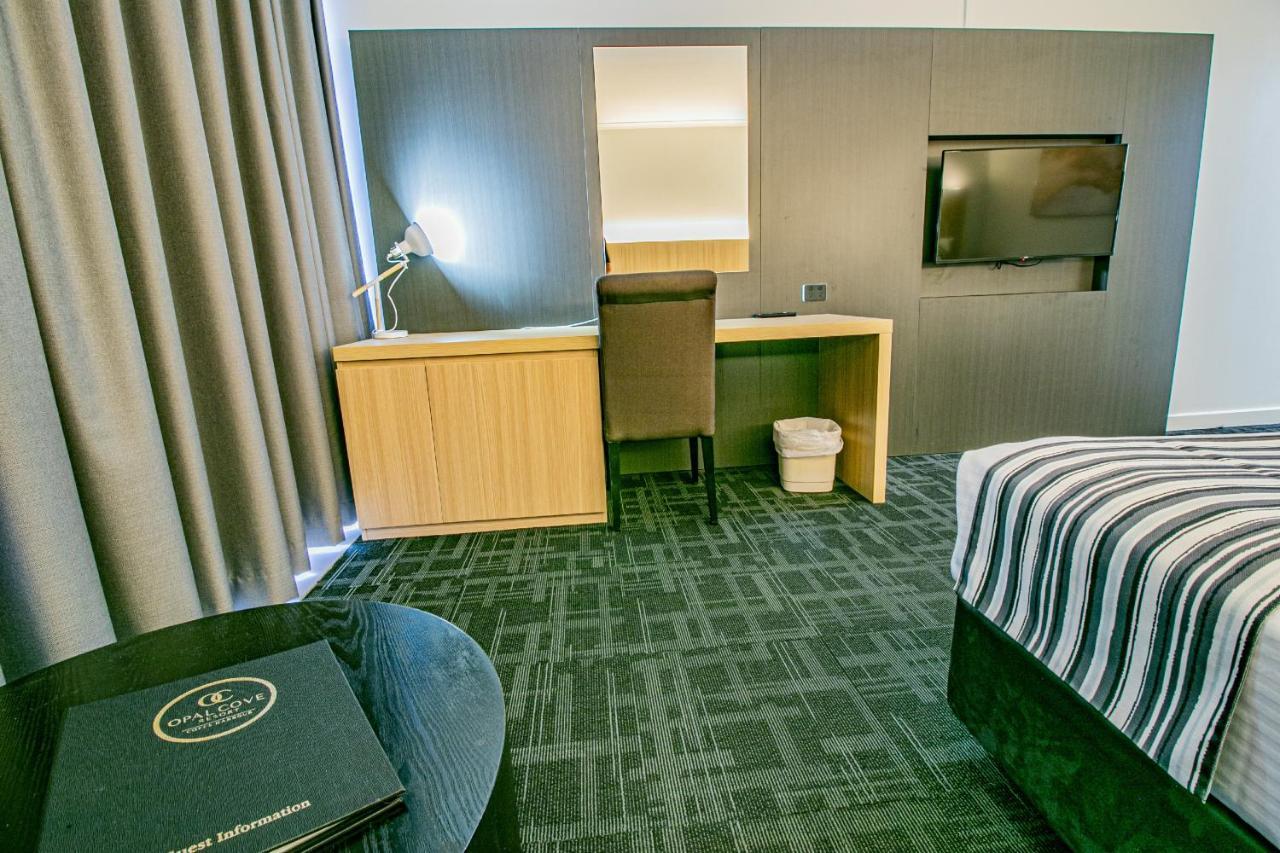 Absolute Beachfront Opal Cove 4*