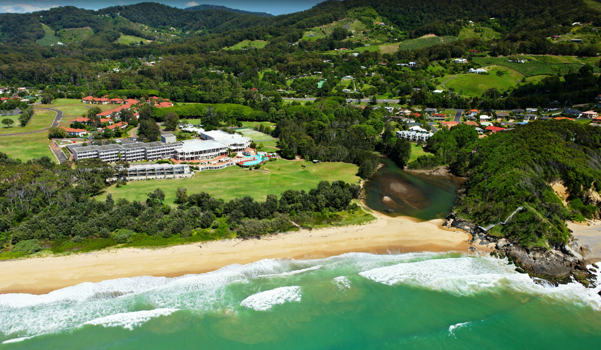 Resort Absolute Beachfront Opal Cove